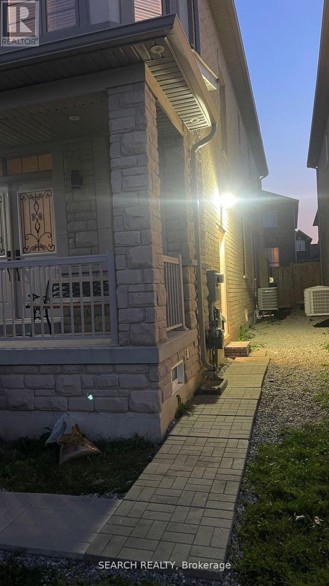 5560 Ethan Drive, Mississauga, Ontario L5M 0N2 - Photo 2 - W12599916