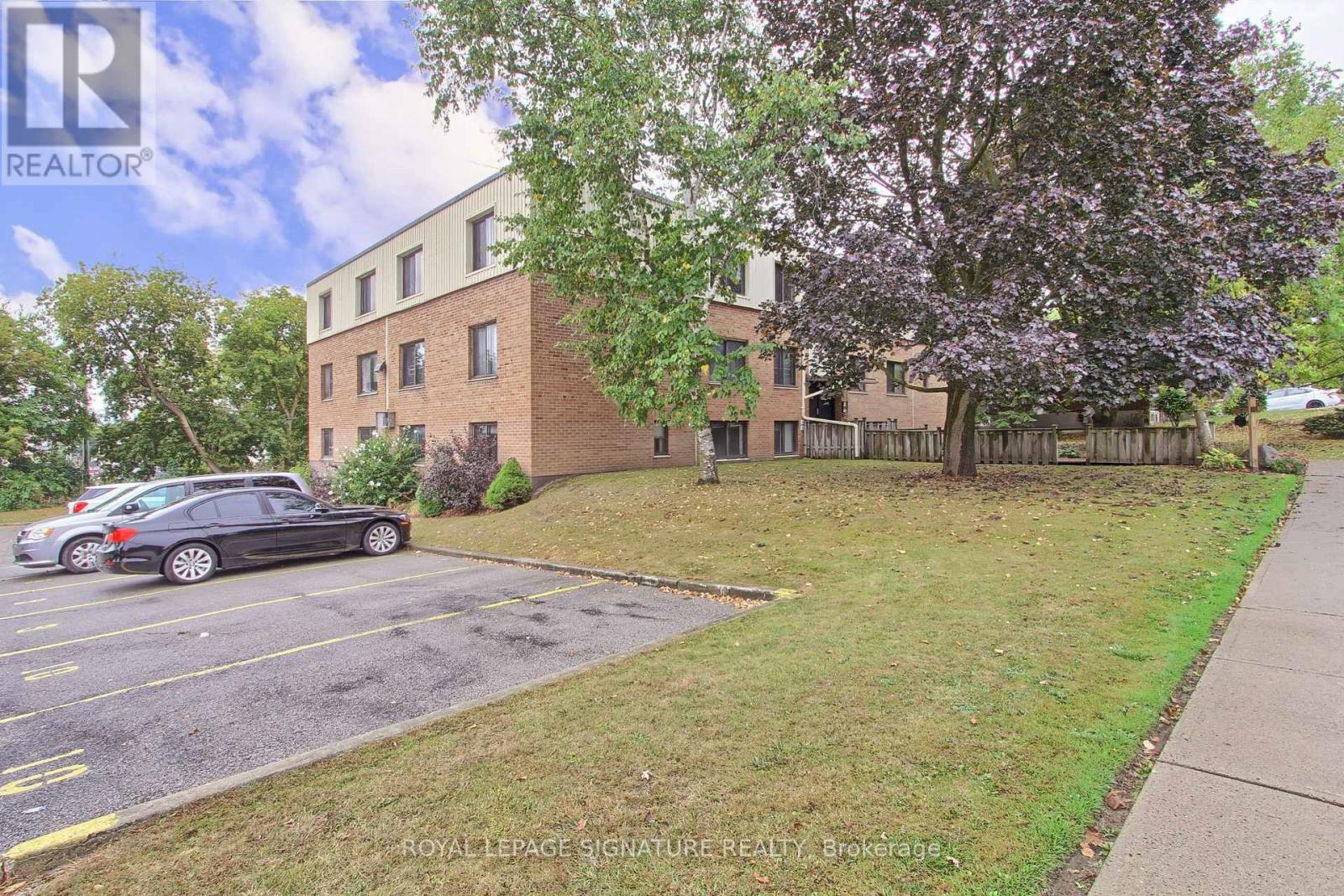 12 - 136 Scanlon Avenue, Bradford West Gwillimbury (Bradford), Ontario  L3Z 1G6 - Photo 2 - N12633400