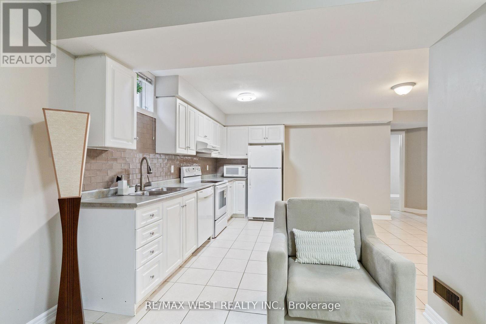 47 Timber Lane, Vaughan (East Woodbridge), Ontario  L4L 3J6 - Photo 12 - N12633472