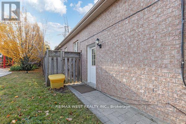 47 Timber Lane, Vaughan (East Woodbridge), Ontario  L4L 3J6 - Photo 2 - N12633472