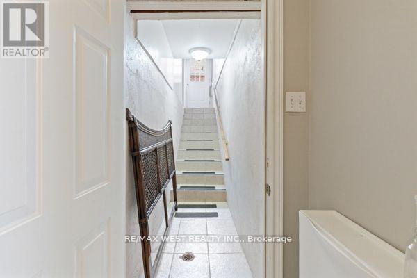 47 Timber Lane, Vaughan (East Woodbridge), Ontario  L4L 3J6 - Photo 3 - N12633472