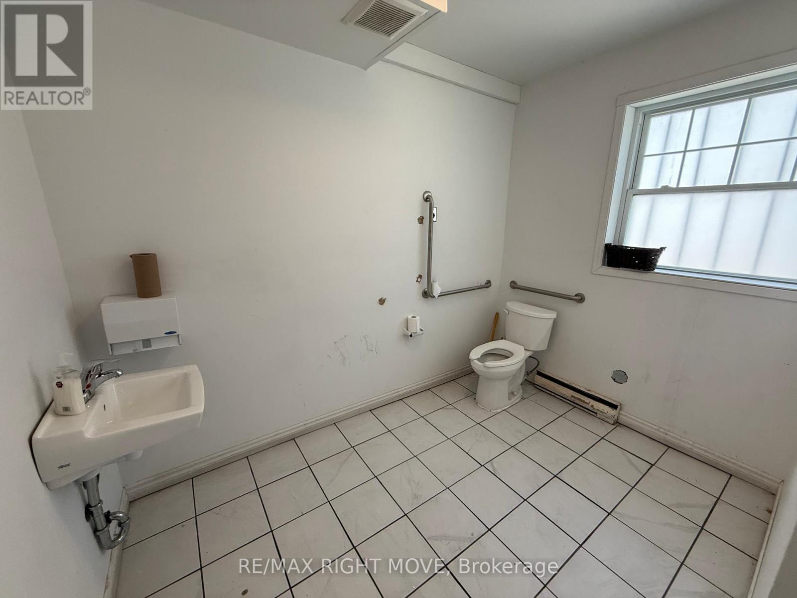 177 Mississaga Street E, Orillia, Ontario  L3V 1V8 - Photo 5 - S12633382