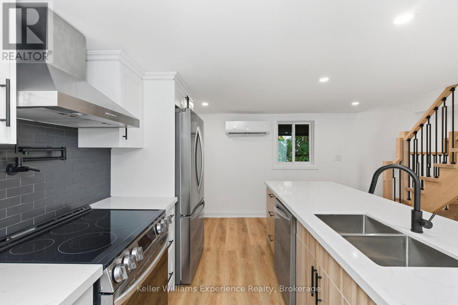 3355 Muskoka Street, Severn, Ontario L0K 2B0 - Photo 10 - S12540596