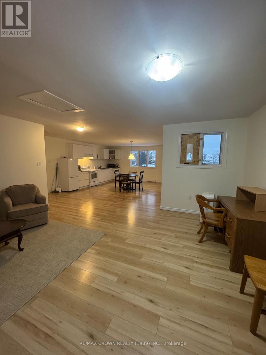 652 Scollard Street, North Bay, Ontario  P1B 5A1 - Photo 2 - X12633510