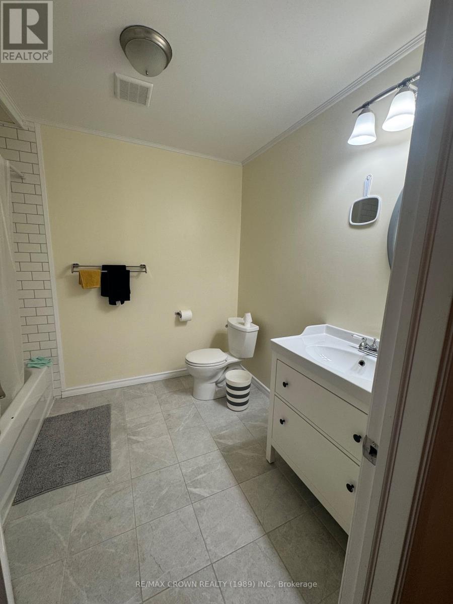 652 Scollard Street, North Bay, Ontario  P1B 5A1 - Photo 8 - X12633510