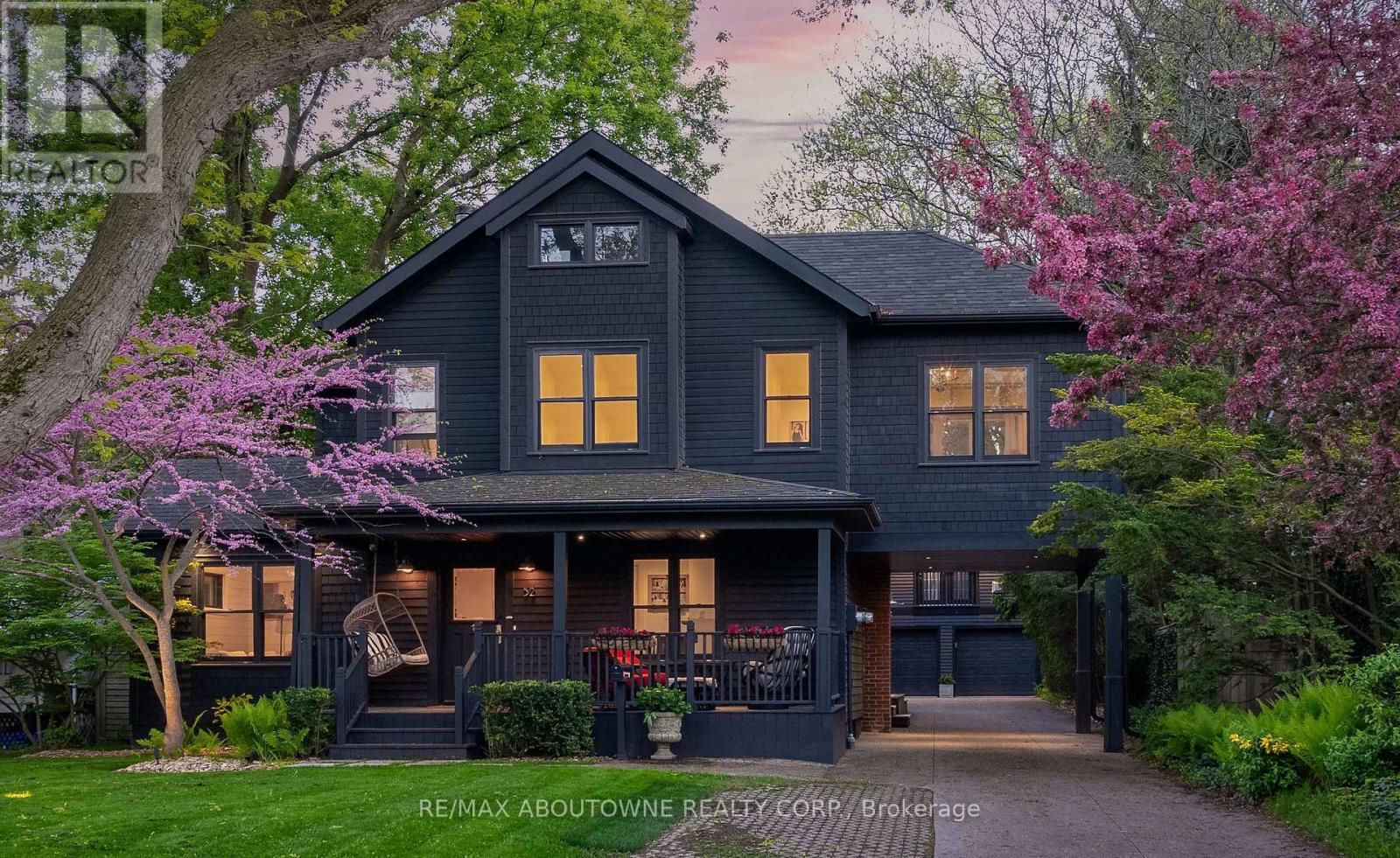 52 KERR STREET, Oakville, Ontario