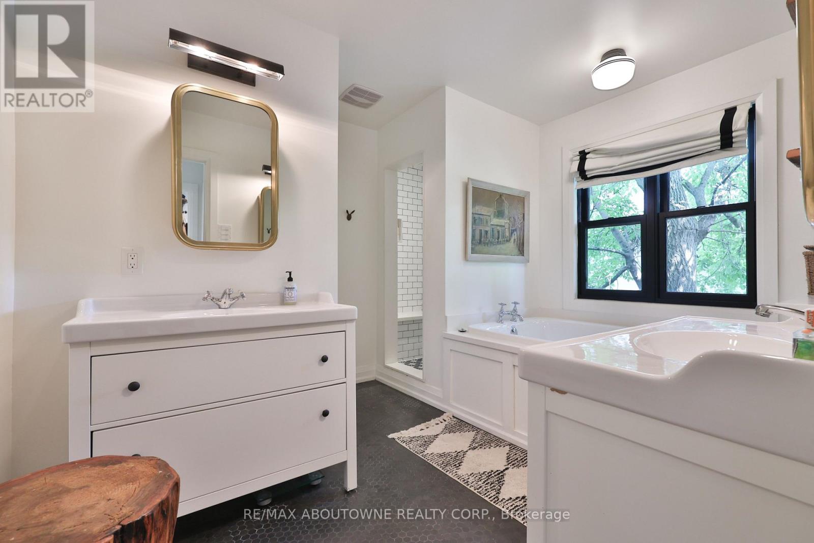 52 Kerr Street, Oakville, Ontario  L6K 3A1 - Photo 17 - W12633368