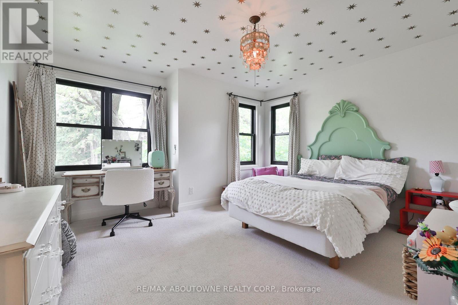 52 Kerr Street, Oakville, Ontario  L6K 3A1 - Photo 24 - W12633368