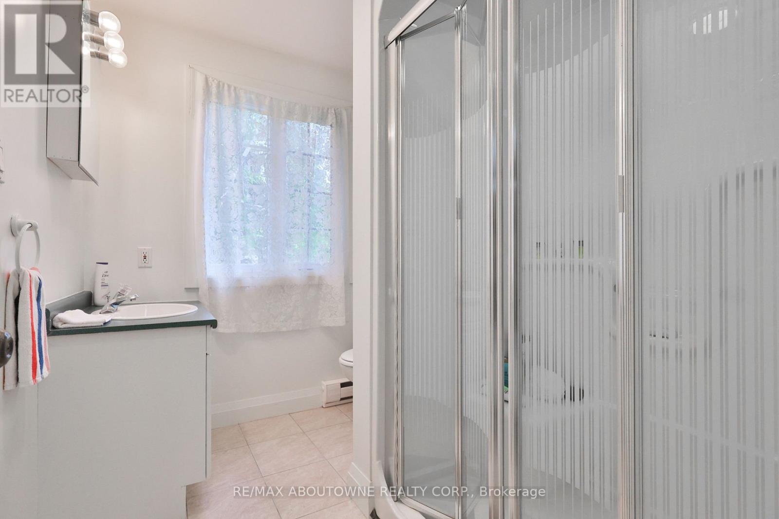 52 Kerr Street, Oakville, Ontario  L6K 3A1 - Photo 28 - W12633368