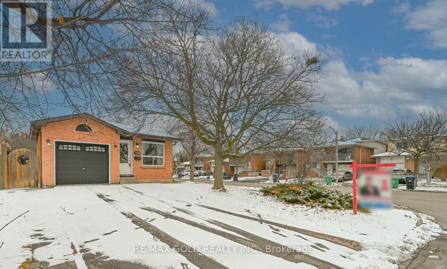 228 MARTINDALE CRESCENT, Brampton, Ontario
