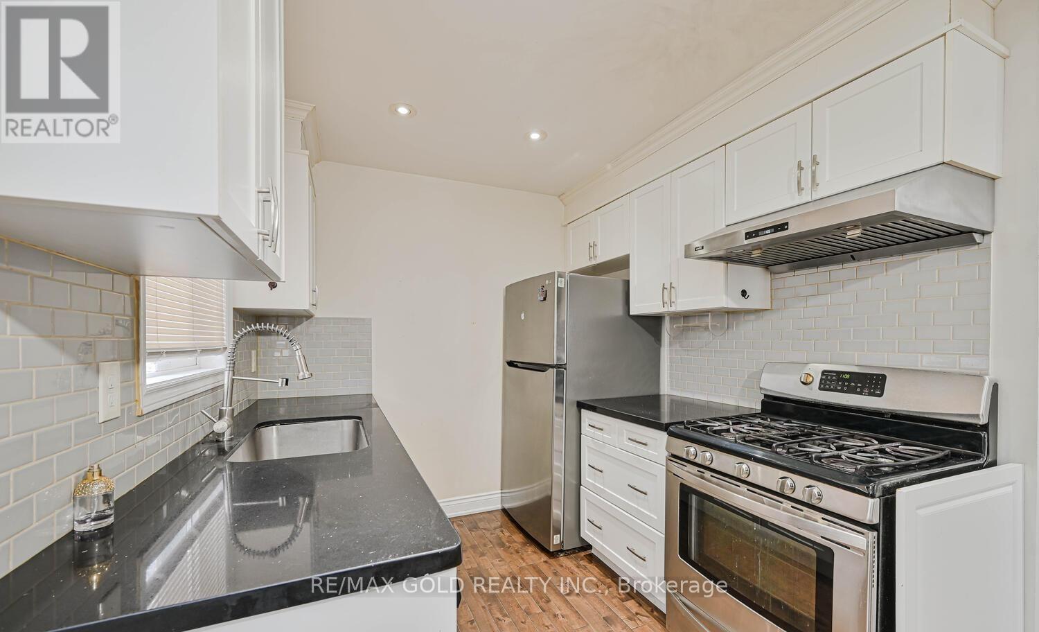 228 Martindale Crescent, Brampton, Ontario  L6X 2V2 - Photo 10 - W12633378