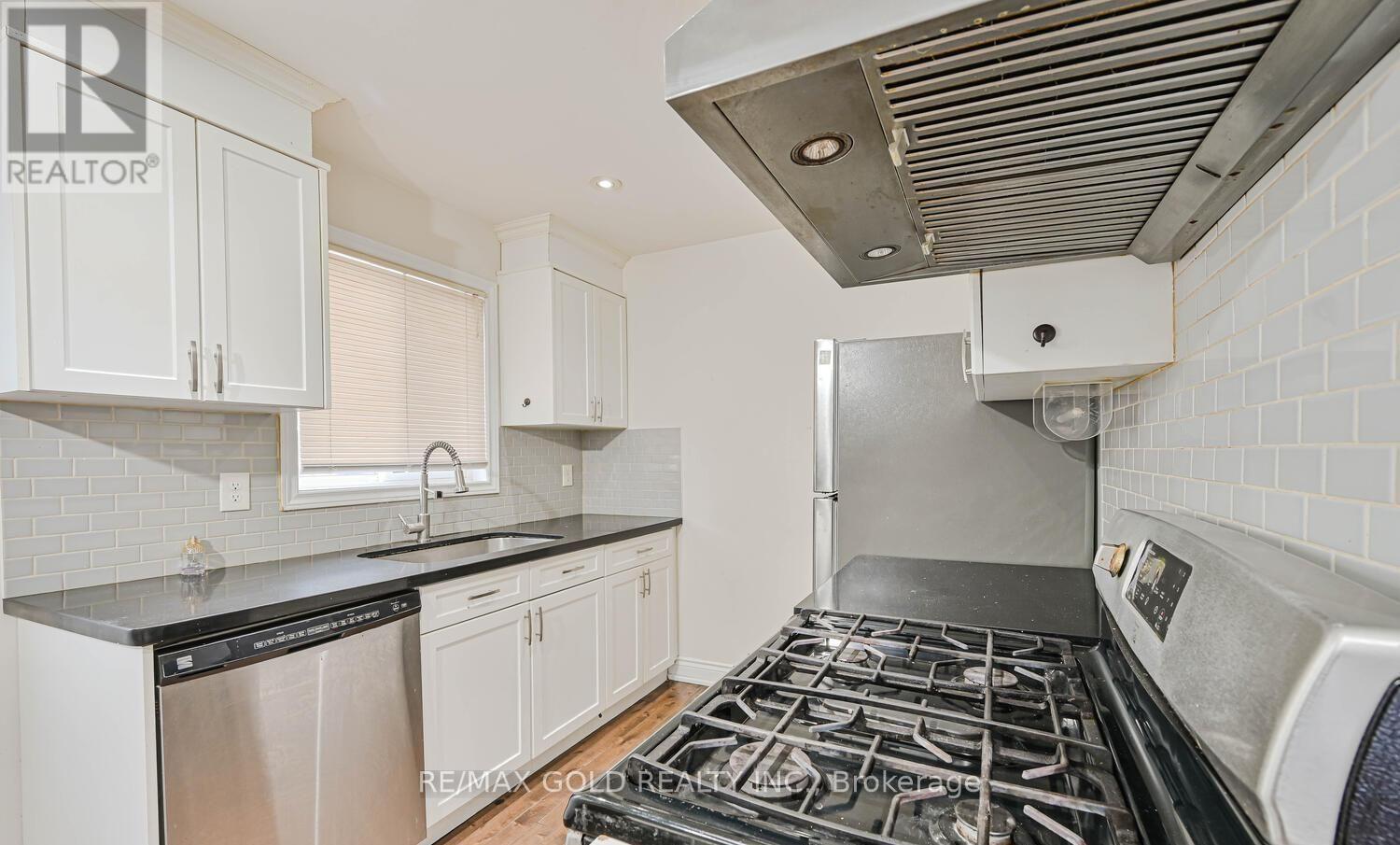 228 Martindale Crescent, Brampton, Ontario  L6X 2V2 - Photo 11 - W12633378