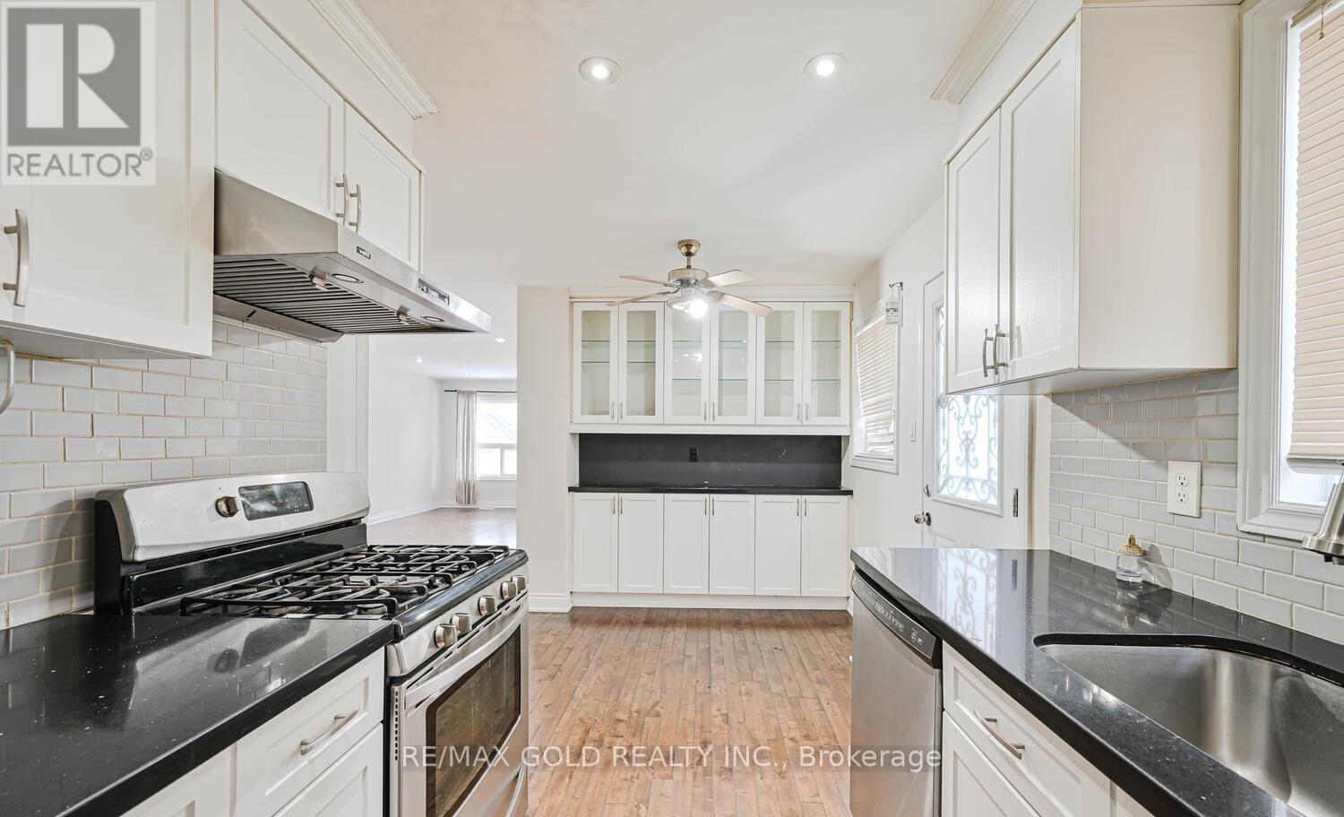 228 Martindale Crescent, Brampton, Ontario  L6X 2V2 - Photo 12 - W12633378