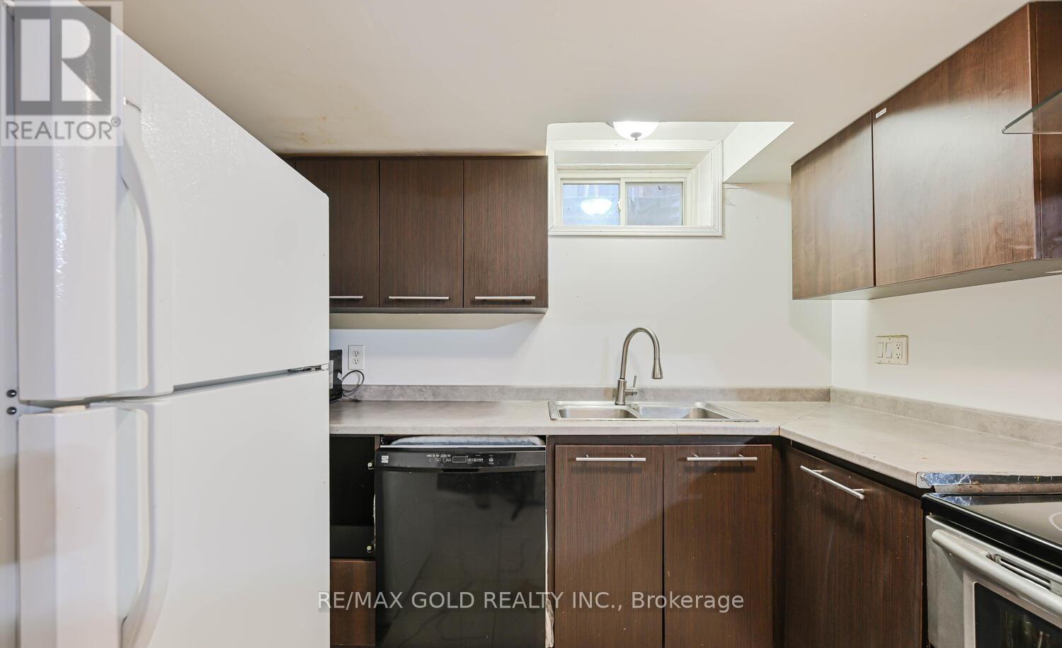 228 Martindale Crescent, Brampton, Ontario  L6X 2V2 - Photo 23 - W12633378