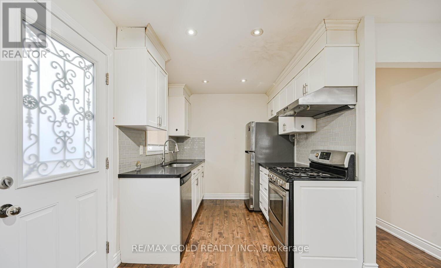 228 Martindale Crescent, Brampton, Ontario  L6X 2V2 - Photo 8 - W12633378