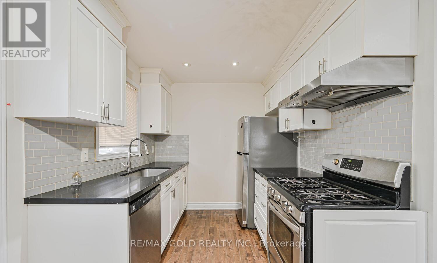 228 Martindale Crescent, Brampton, Ontario  L6X 2V2 - Photo 9 - W12633378