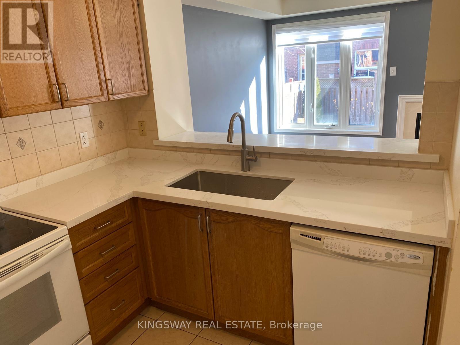 3022 Mission Hill Drive, Mississauga, Ontario  L5M 0C1 - Photo 8 - W12633450