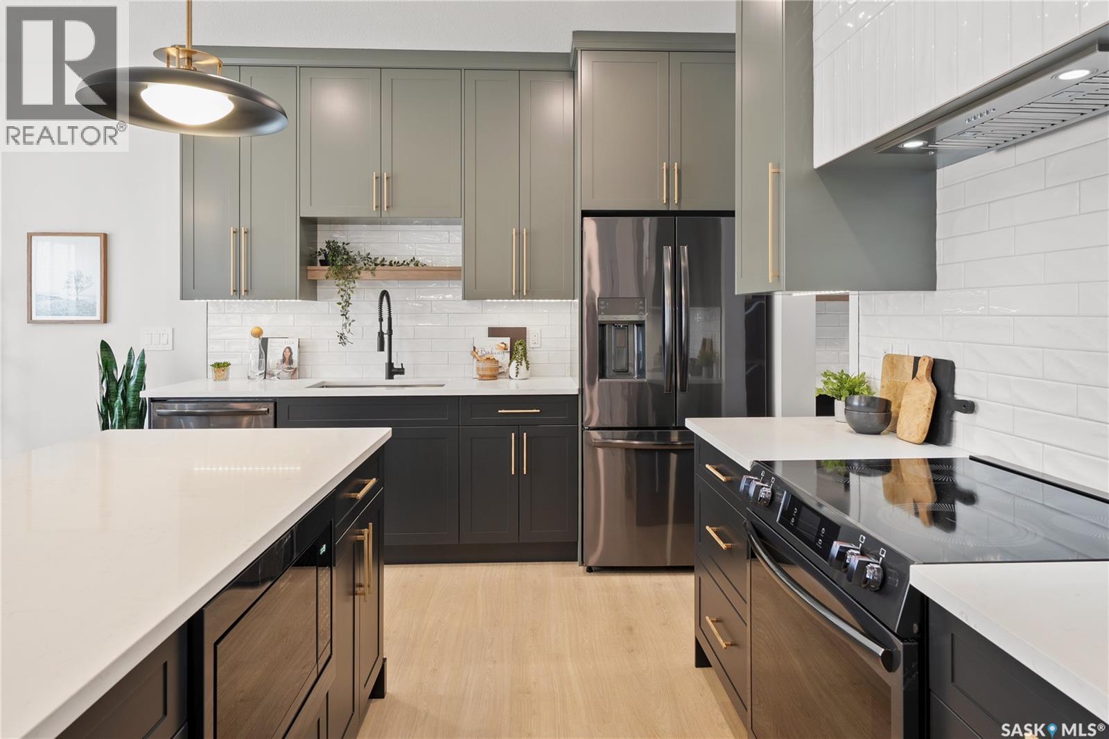 407 Doran Crescent, Saskatoon, Saskatchewan S7V 1L1 - Photo 4 - SK000008