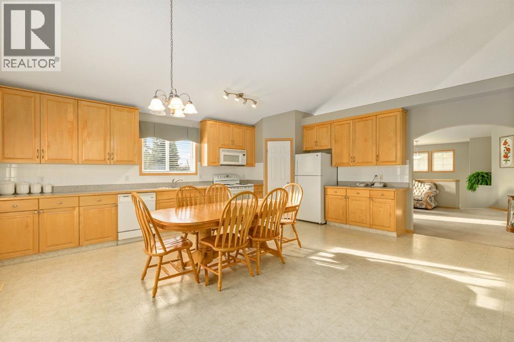 131 Panatella Close Nw, Calgary, Alberta  T3K 6C9 - Photo 9 - A2266572