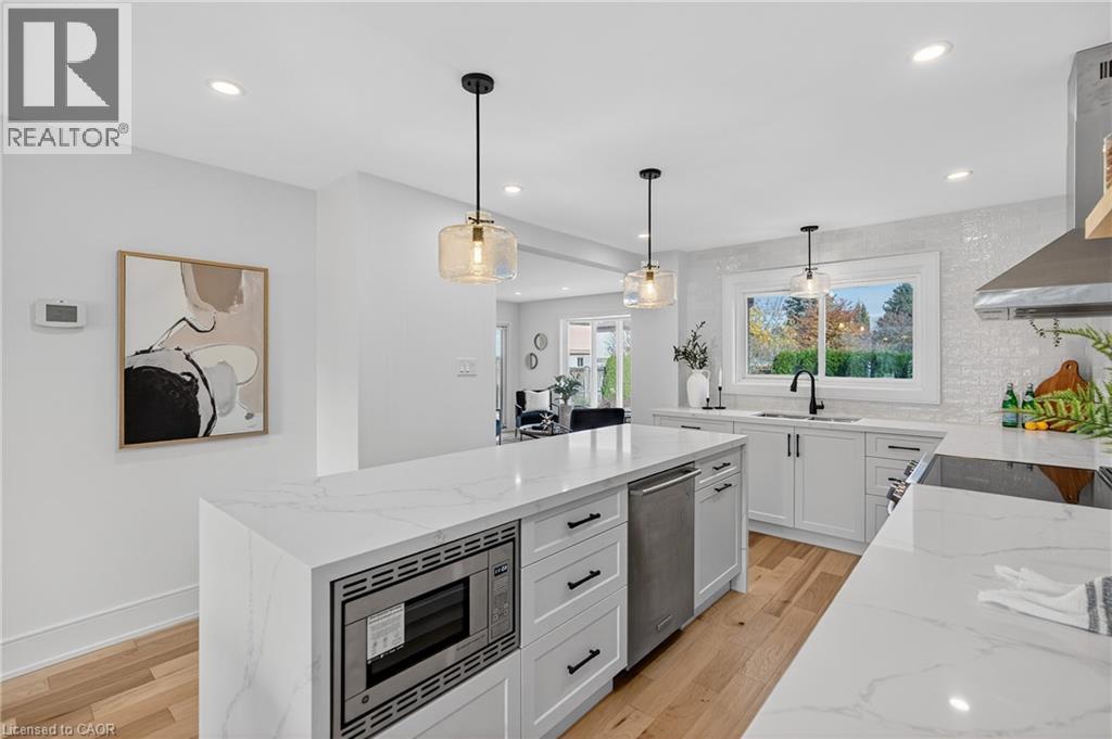 2347 Tweedsmuir Court, Burlington, Ontario  L7P 4K9 - Photo 10 - 40793496