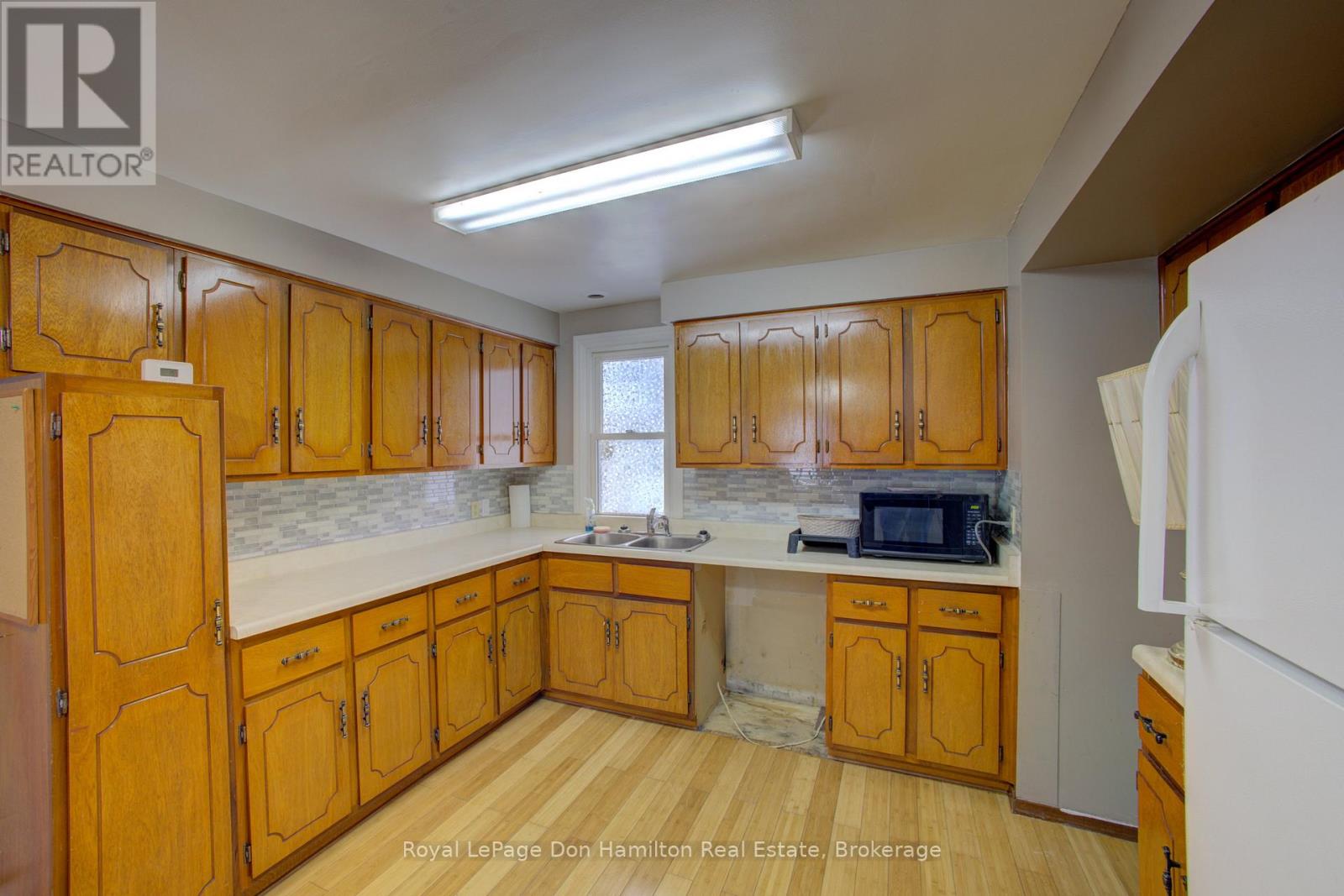 34 George Street N, West Grey, Ontario  N0G 1S0 - Photo 12 - X12633506