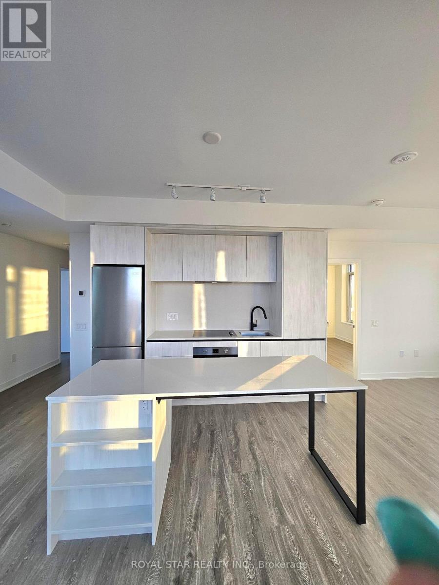 1210 - 2495 Eglinton Avenue W, Mississauga, Ontario  L5M 2T2 - Photo 4 - W12631764