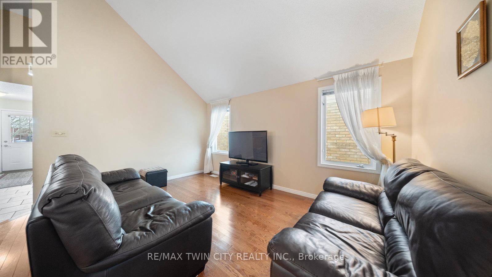 38 Sinclair Street, Guelph, Ontario  N1L 1R8 - Photo 11 - X12633366