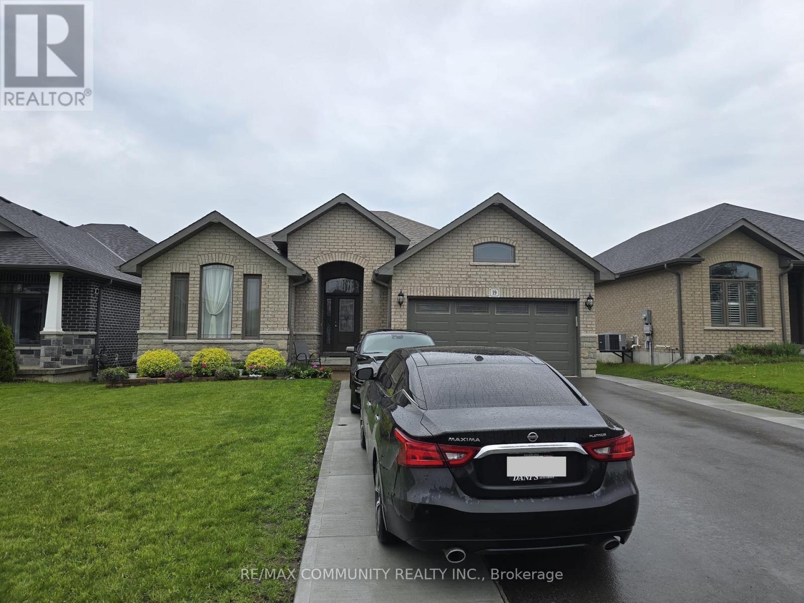 19 STONECREST BOULEVARD, Quinte West, Ontario