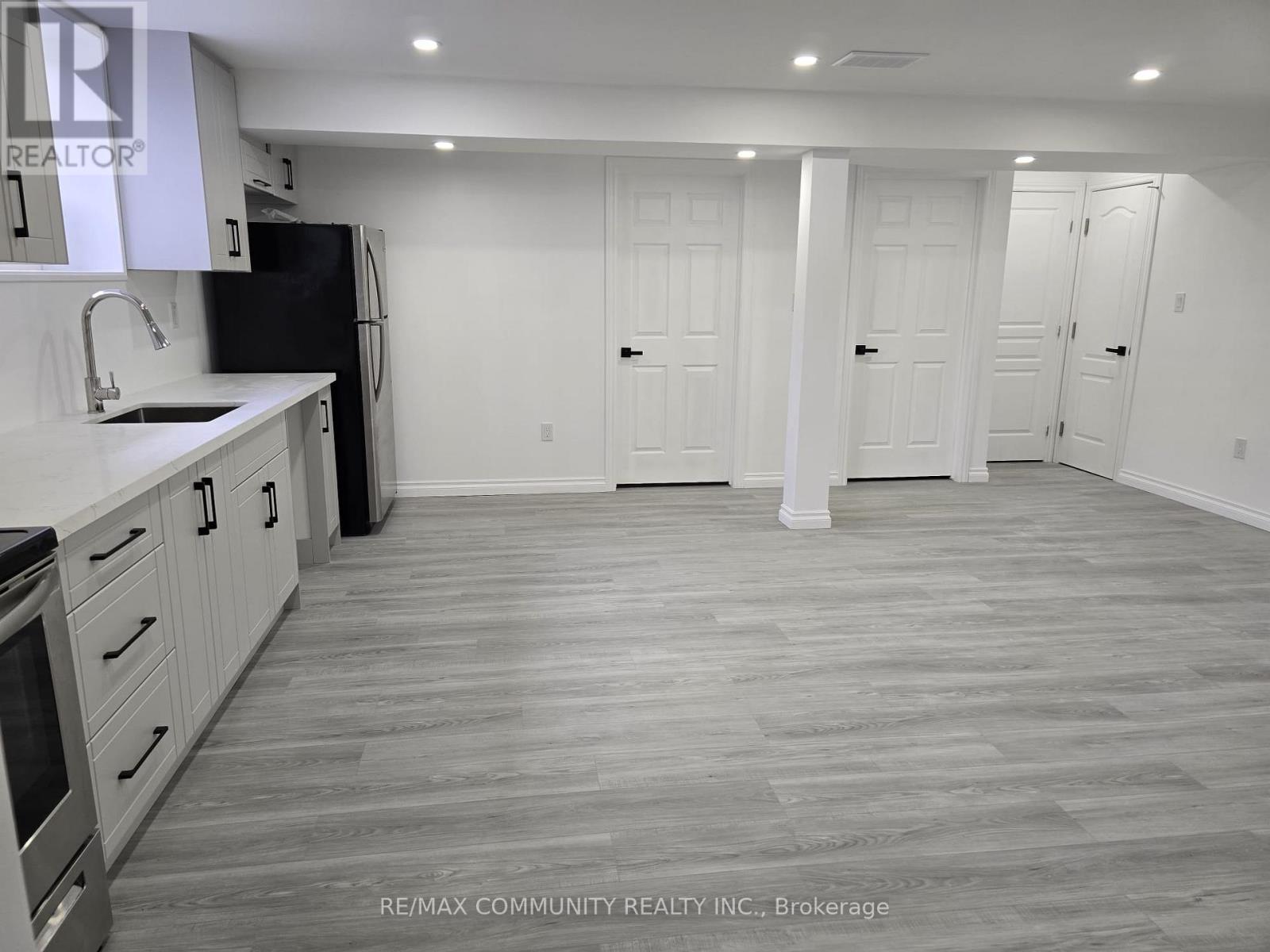 19 Stonecrest Boulevard, Quinte West (Sidney Ward), Ontario  K8R 0A3 - Photo 2 - X12633452