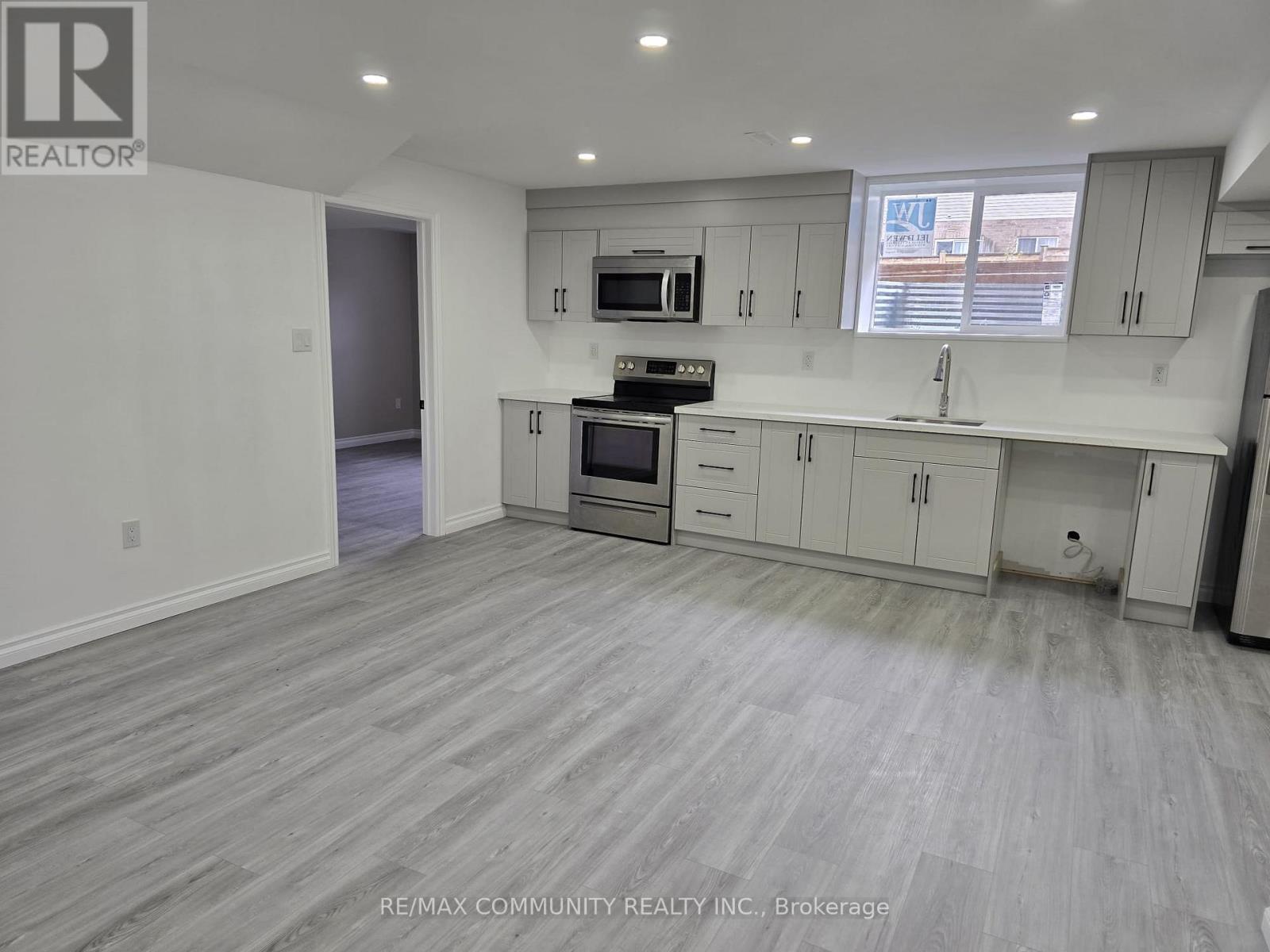 19 Stonecrest Boulevard, Quinte West (Sidney Ward), Ontario  K8R 0A3 - Photo 4 - X12633452