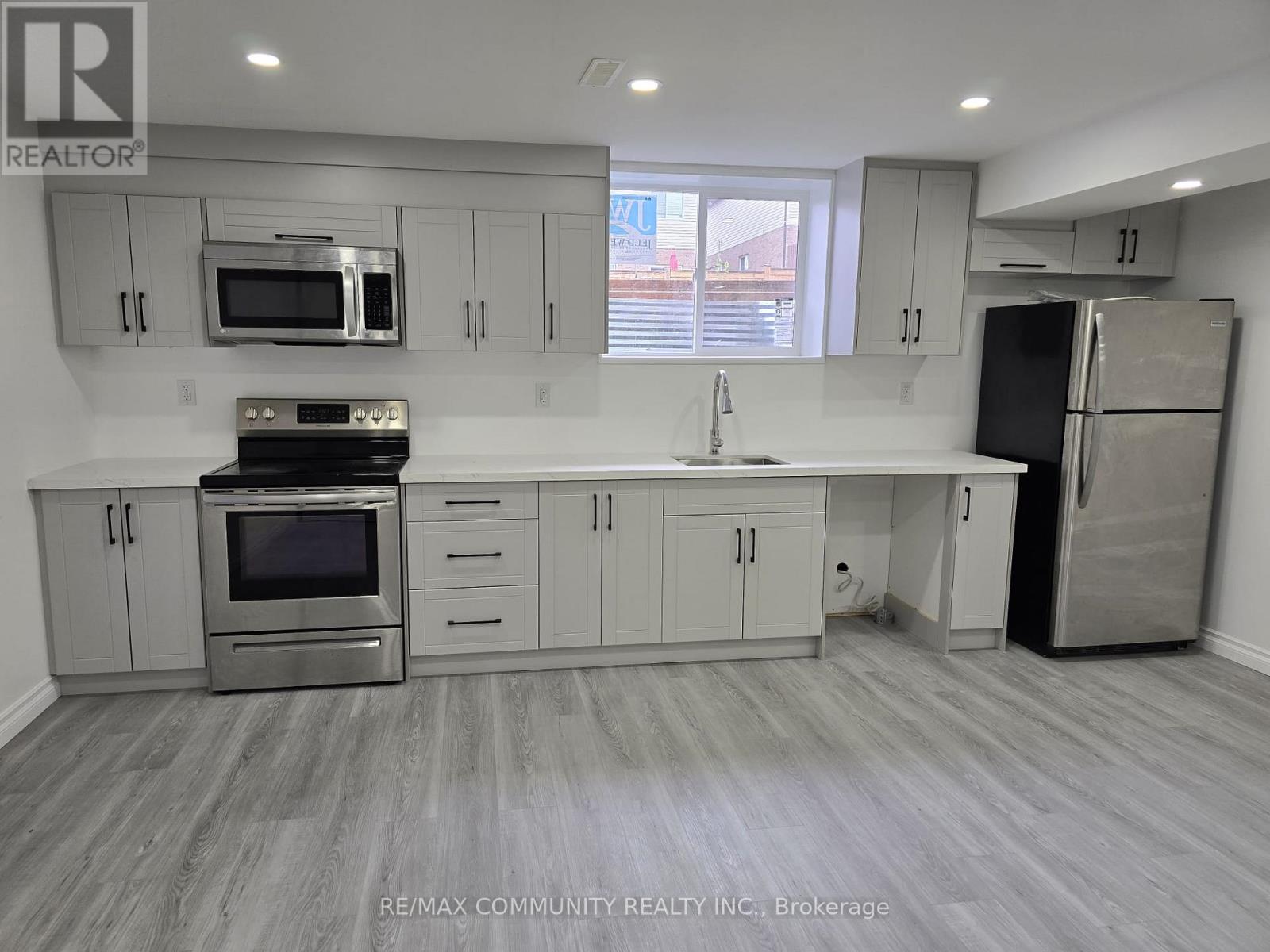 19 Stonecrest Boulevard, Quinte West (Sidney Ward), Ontario  K8R 0A3 - Photo 5 - X12633452