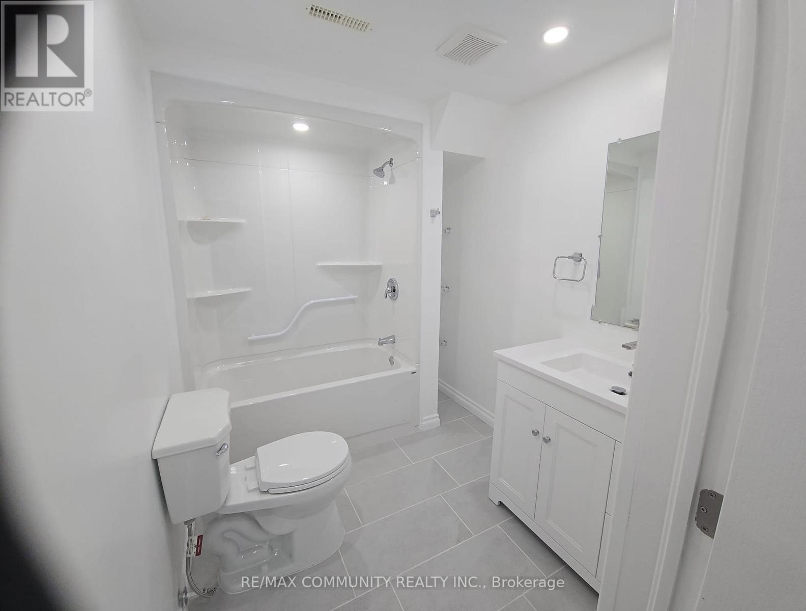 19 Stonecrest Boulevard, Quinte West (Sidney Ward), Ontario  K8R 0A3 - Photo 8 - X12633452