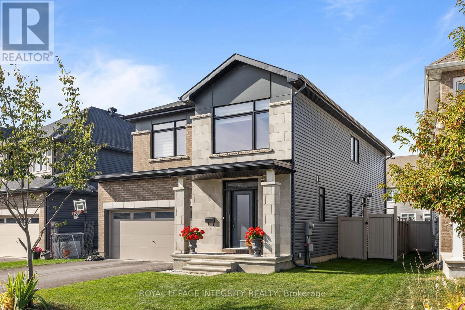 50 Angel Heights, Ottawa, Ontario K2S 2N4 - Photo 2 - X12633548