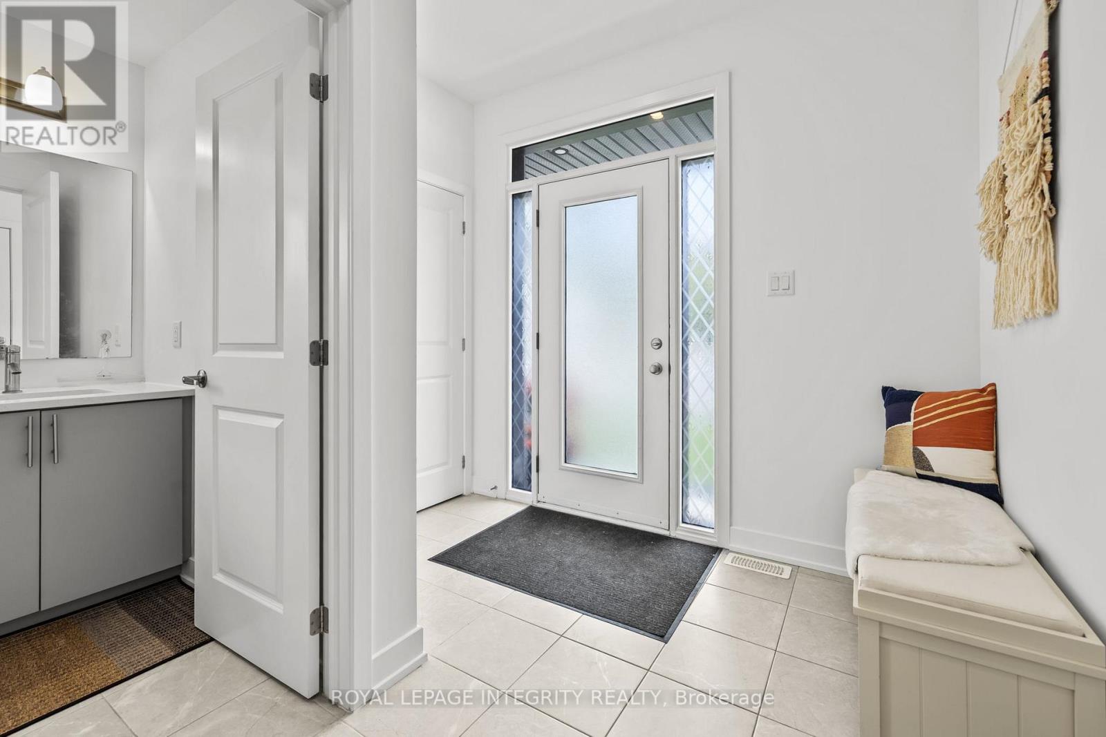 50 Angel Heights, Ottawa, Ontario K2S 2N4 - Photo 4 - X12633548