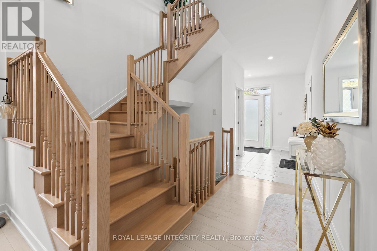 50 Angel Heights, Ottawa, Ontario K2S 2N4 - Photo 5 - X12633548