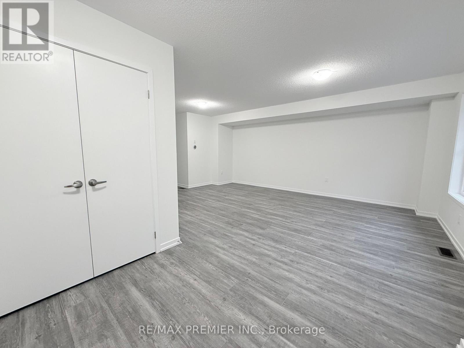 14 Kingbird Common, Cambridge, Ontario  N1T 0H4 - Photo 3 - X12632954