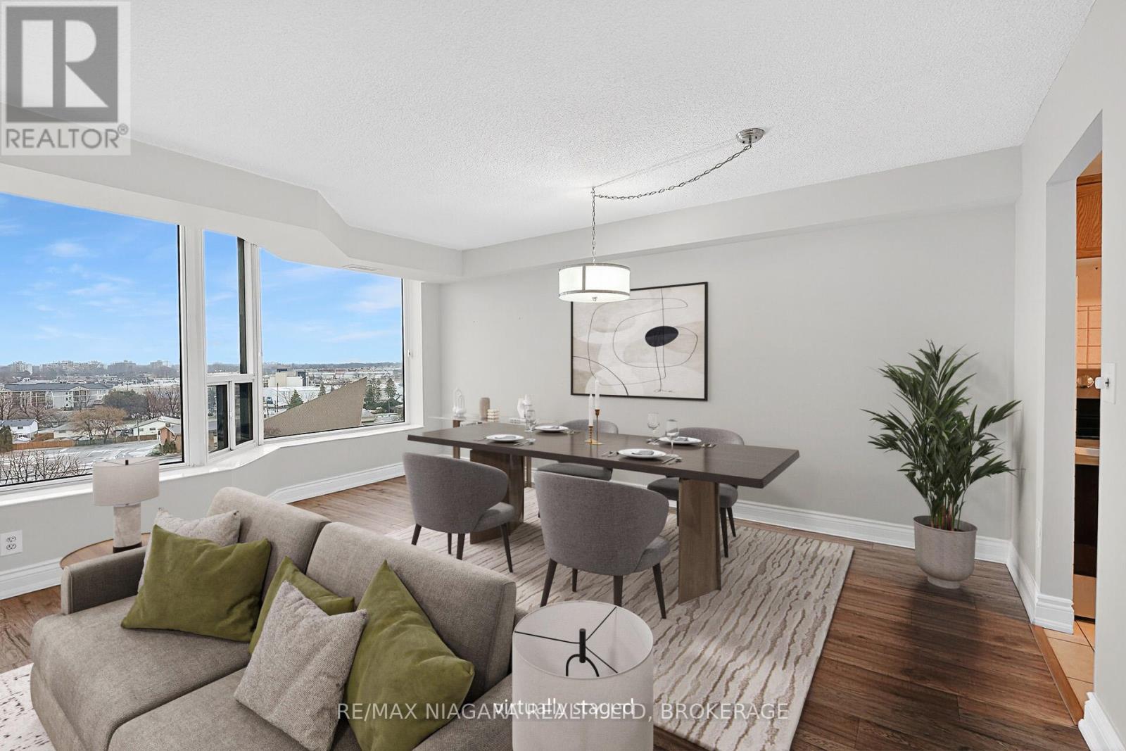 911 - 81 Scott Street, St. Catharines, Ontario  L2N 7L5 - Photo 7 - X12631836