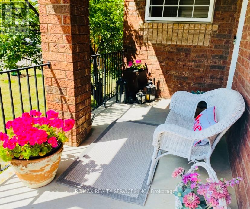 1 Daisy Court, Brampton, Ontario  L7A 1J8 - Photo 6 - W12501894