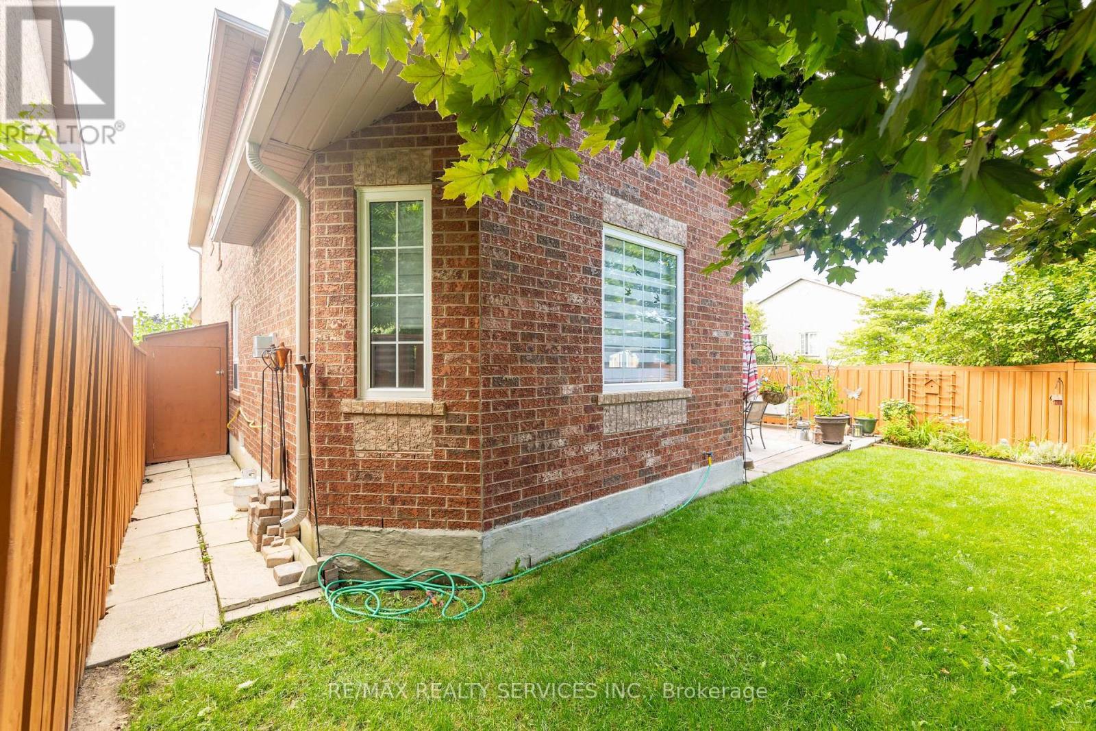 1 Daisy Court, Brampton, Ontario  L7A 1J8 - Photo 47 - W12501894