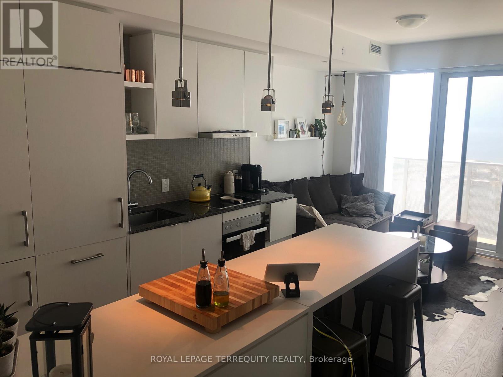 7101 - 88 Harbour Street, Toronto (Waterfront Communities), Ontario  M5J 0C3 - Photo 2 - C12633490