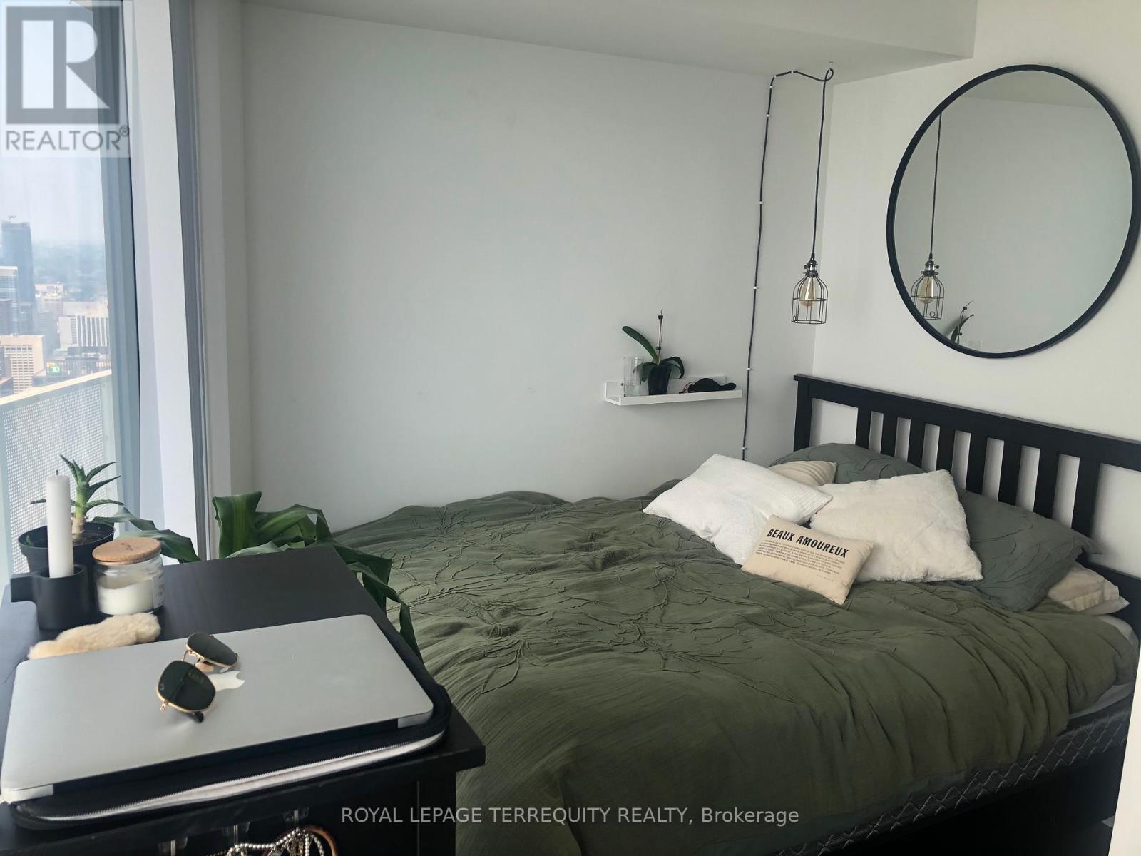 7101 - 88 Harbour Street, Toronto (Waterfront Communities), Ontario  M5J 0C3 - Photo 3 - C12633490