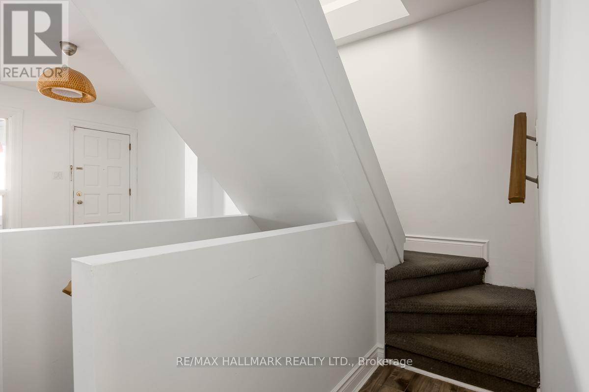 801 Sammon Avenue, Toronto, Ontario  M4C 2E7 - Photo 10 - E12633518