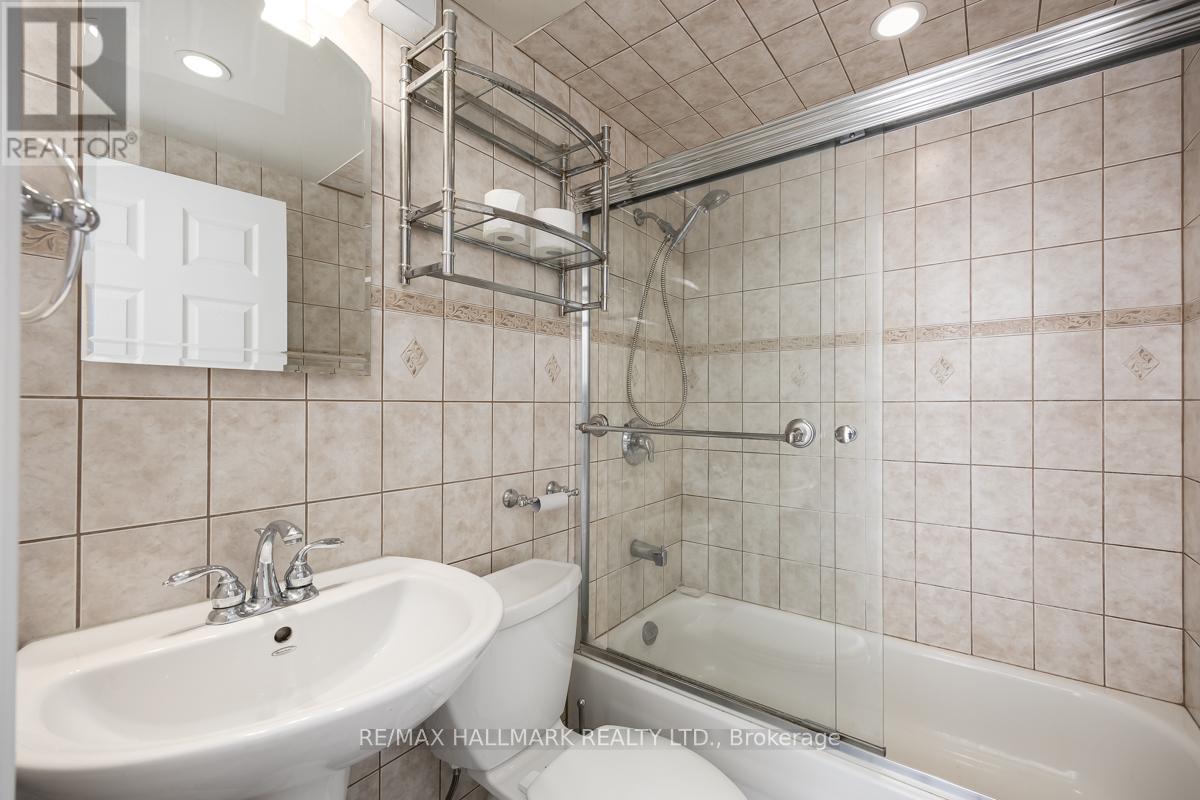 801 Sammon Avenue, Toronto, Ontario  M4C 2E7 - Photo 16 - E12633518