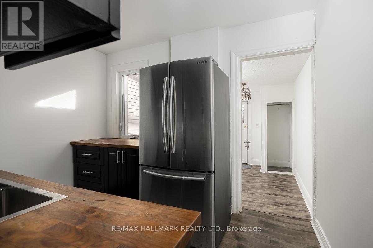 801 Sammon Avenue, Toronto, Ontario  M4C 2E7 - Photo 6 - E12633518