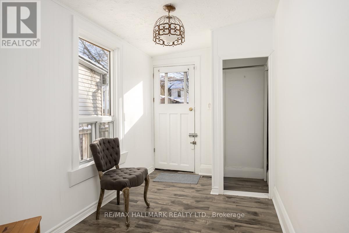 801 Sammon Avenue, Toronto, Ontario  M4C 2E7 - Photo 8 - E12633518