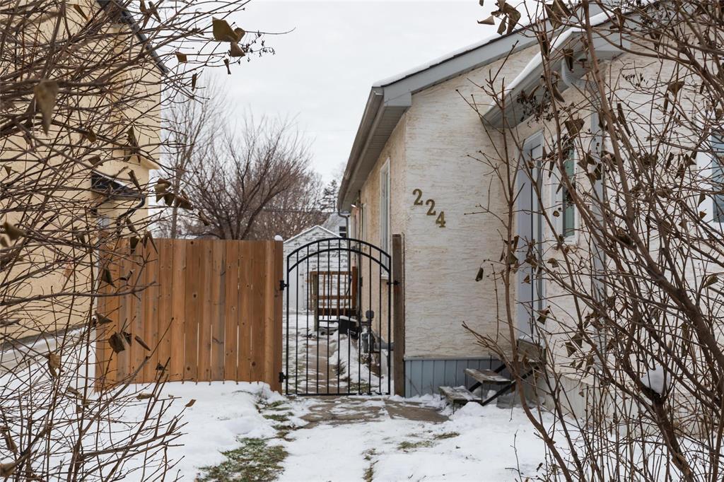 224 Hartford Avenue, Winnipeg, Manitoba  R2V 0L8 - Photo 1 - 202528697