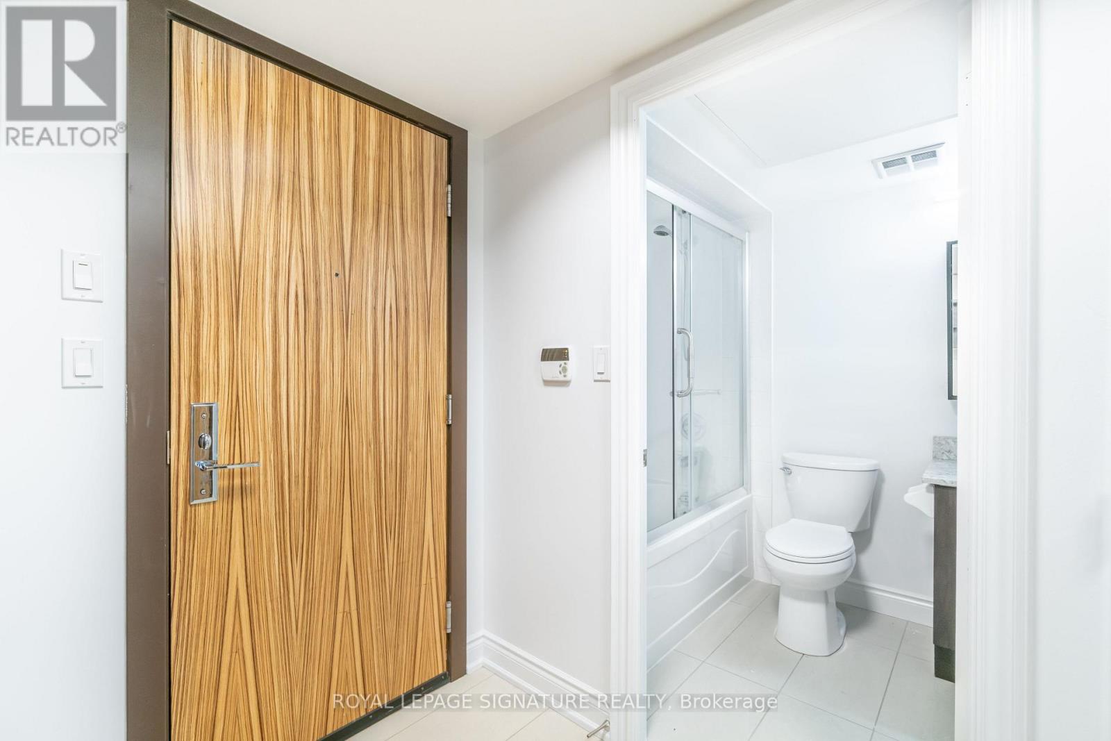 809 - 60 South Town Centre Boulevard, Markham, Ontario  L6G 0C5 - Photo 2 - N12633514