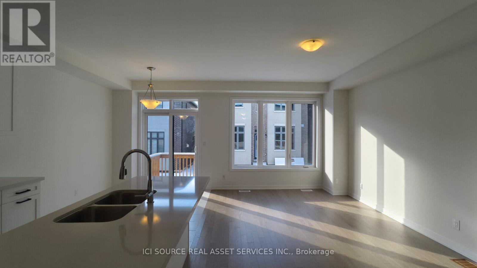 30 Freeman Williams Street, Markham, Ontario  L6C 3M7 - Photo 2 - N12633546