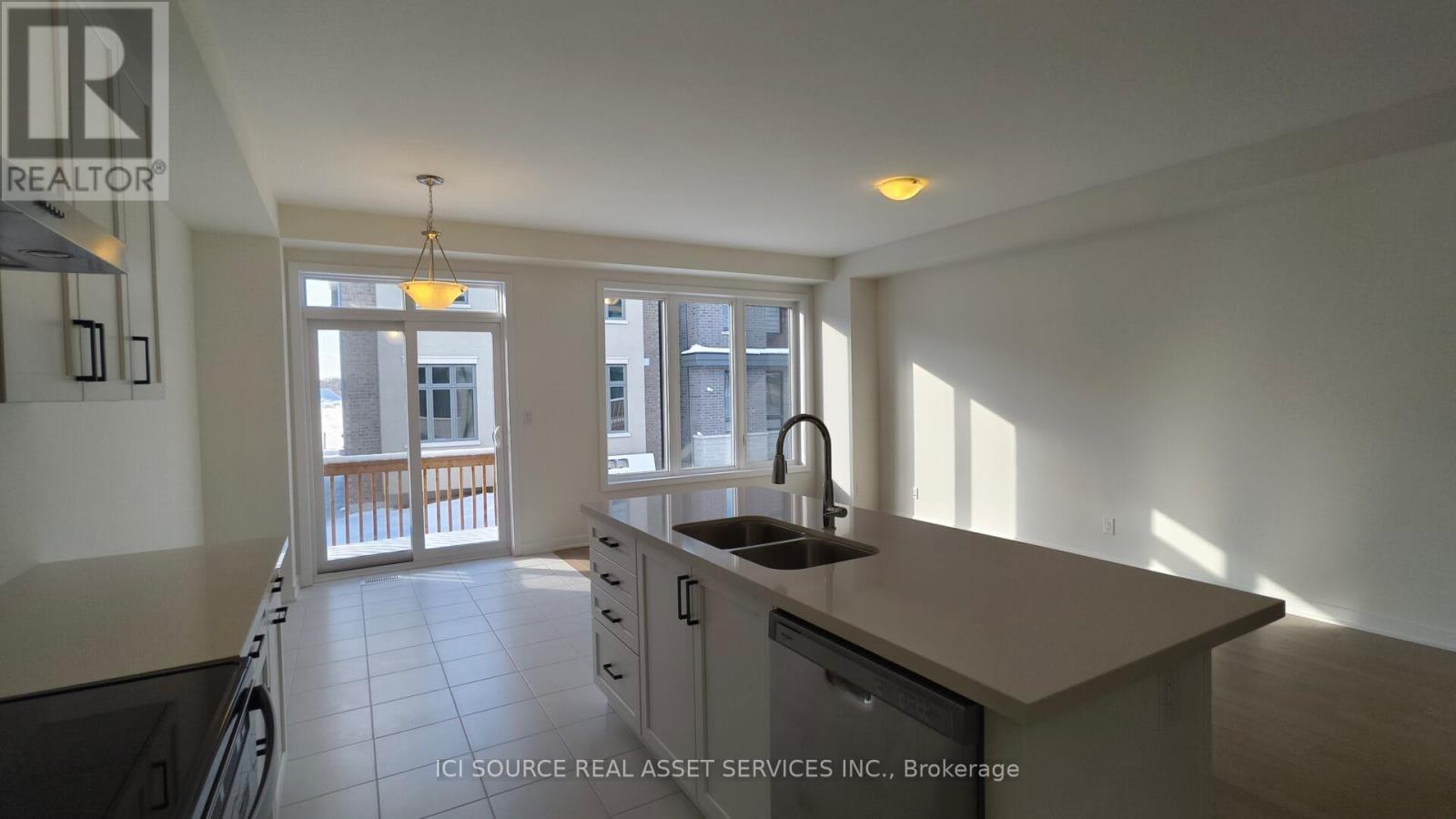 30 Freeman Williams Street, Markham, Ontario  L6C 3M7 - Photo 4 - N12633546