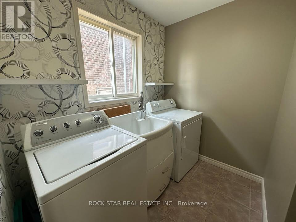 Upper - 31 Red Oak Drive, Barrie, Ontario  L4N 9M3 - Photo 12 - S12633498